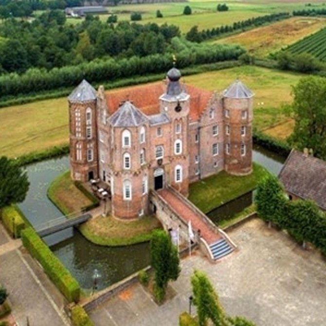 🟦  Jubileum: Autotourrit langs kastelen, kloosters en kerken